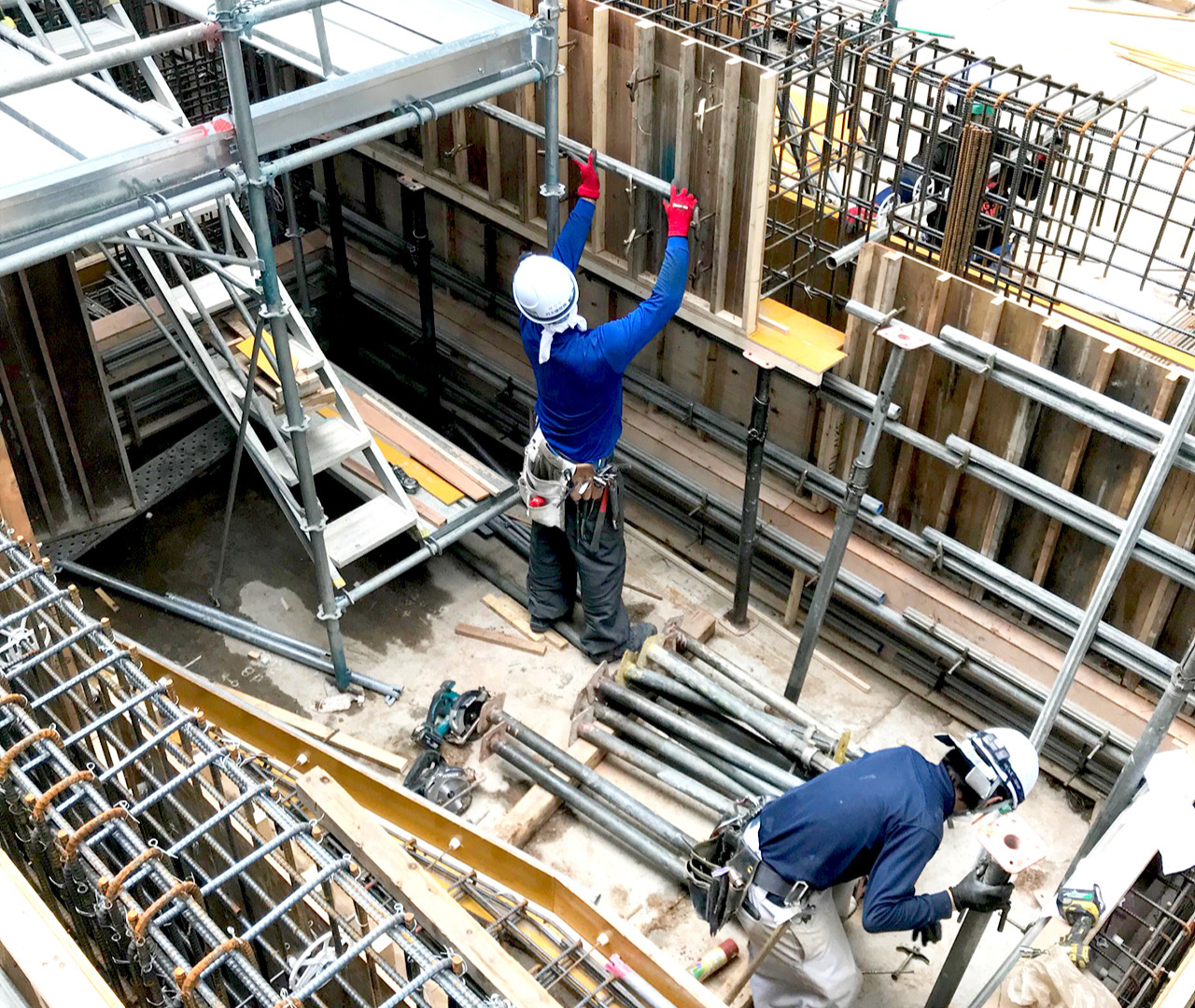 SERVICE.03 | 型枠解体